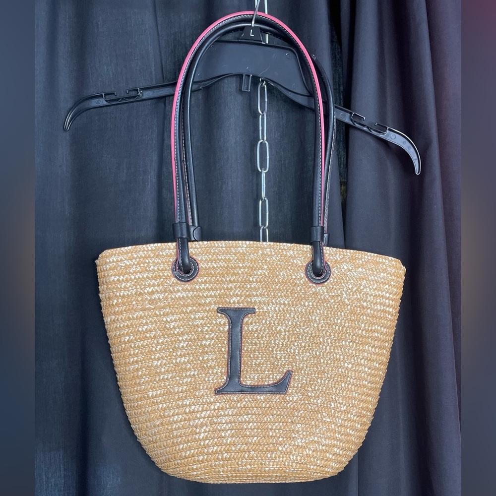 Basket weave purse for women with an L logo on it